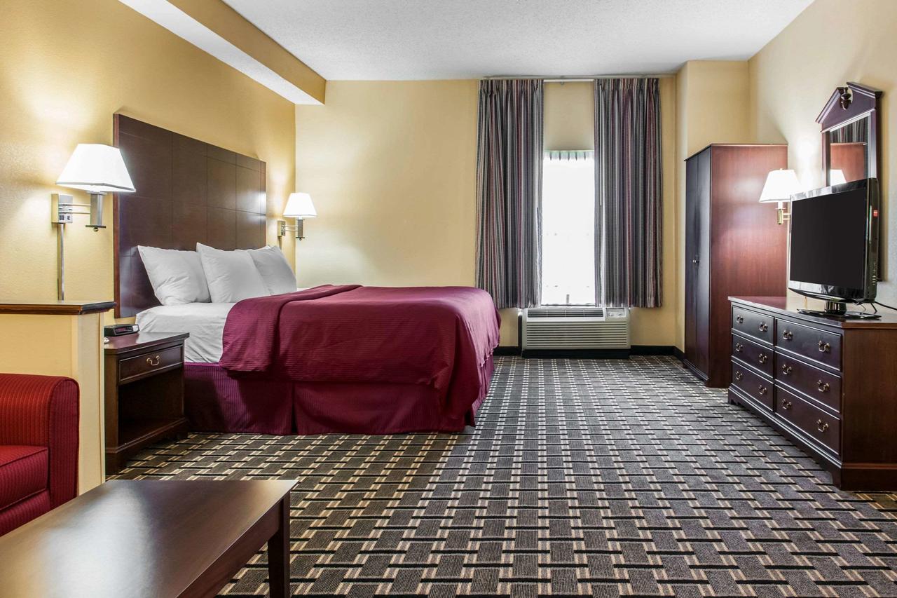 Clarion Inn & Suites Northwest - thumb 7