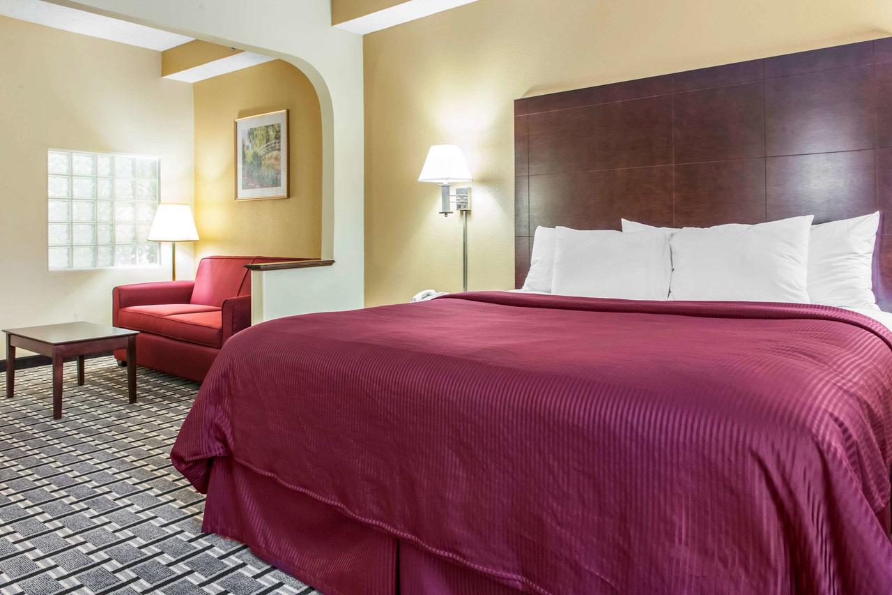 Clarion Inn & Suites Northwest - thumb 35
