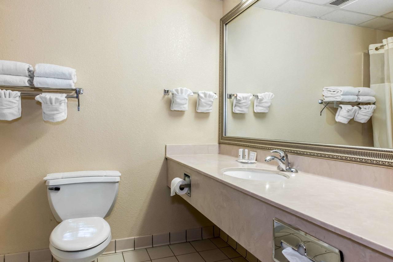 Clarion Inn & Suites Northwest - thumb 19