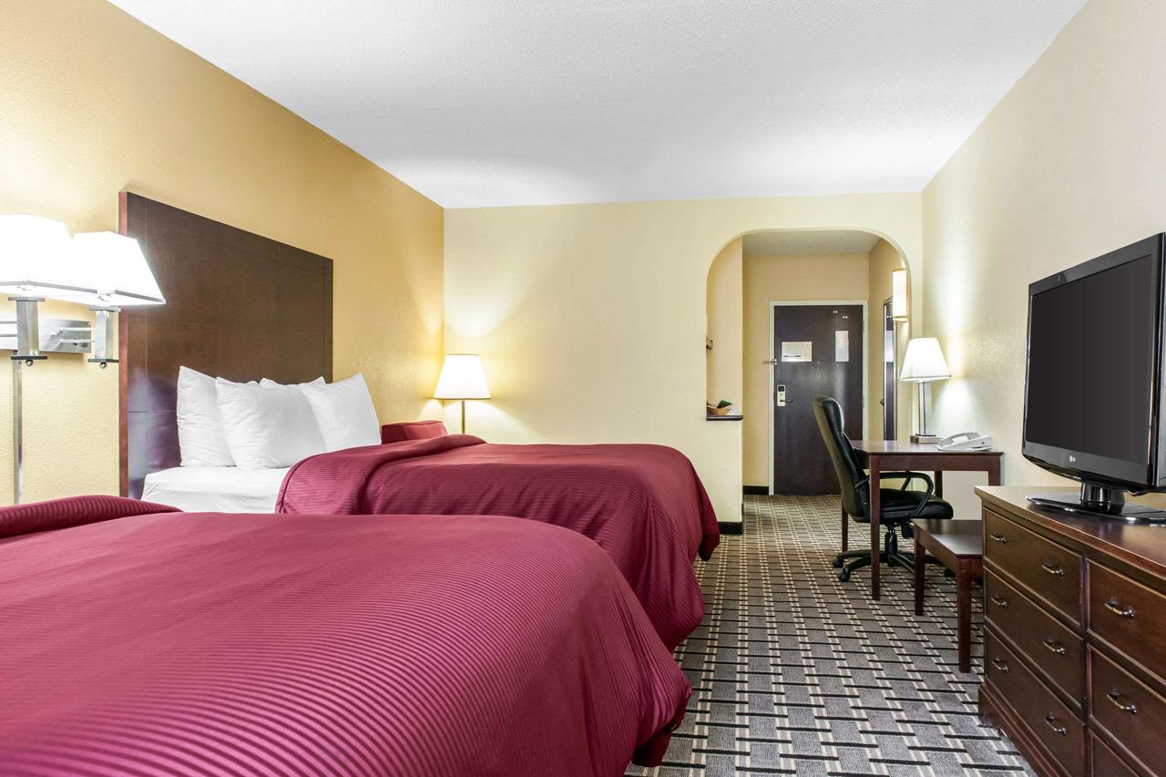 Clarion Inn & Suites Northwest - thumb 12
