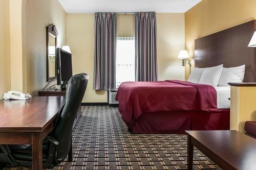 Clarion Inn & Suites Northwest - thumb 1