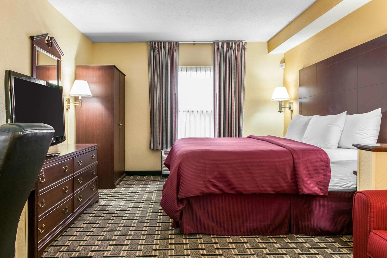 Clarion Inn & Suites Northwest - thumb 14