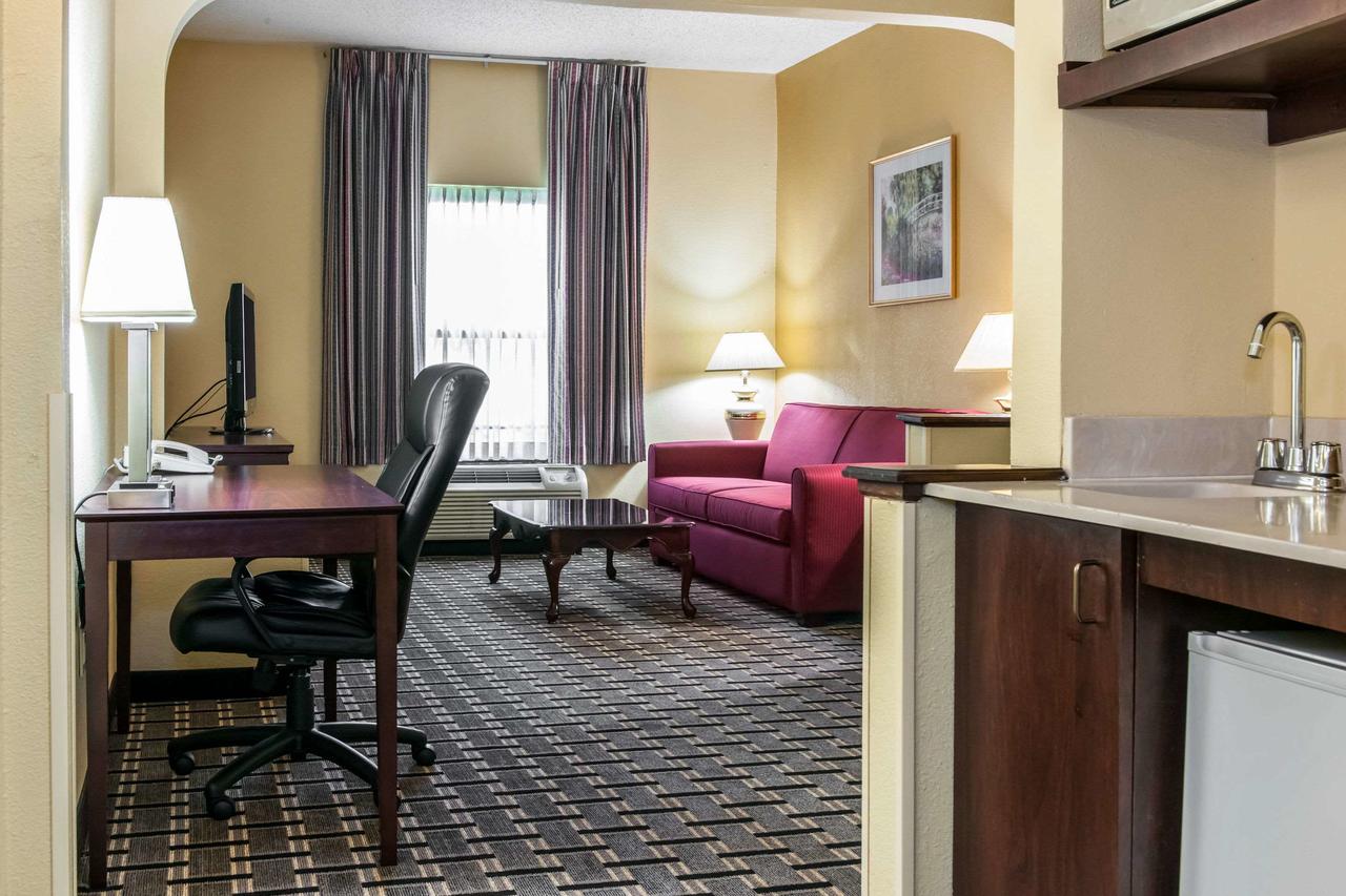 Clarion Inn & Suites Northwest - thumb 13