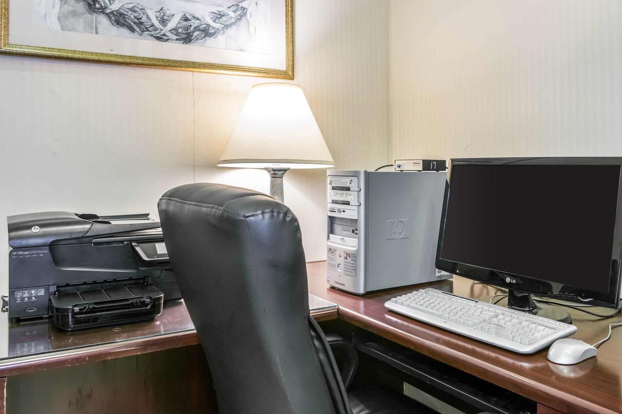 Clarion Inn & Suites Northwest - thumb 17