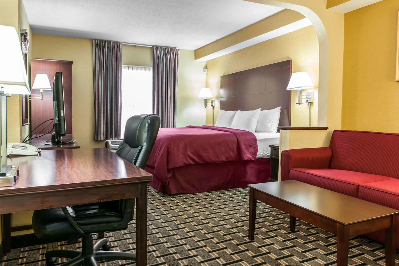 Clarion Inn & Suites Northwest - thumb 5