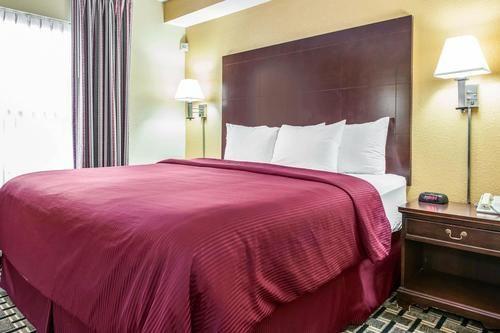 Clarion Inn & Suites Northwest - thumb 3