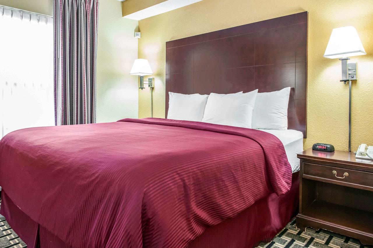 Clarion Inn & Suites Northwest - thumb 29