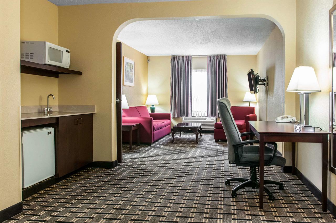 Clarion Inn & Suites Northwest - thumb 22