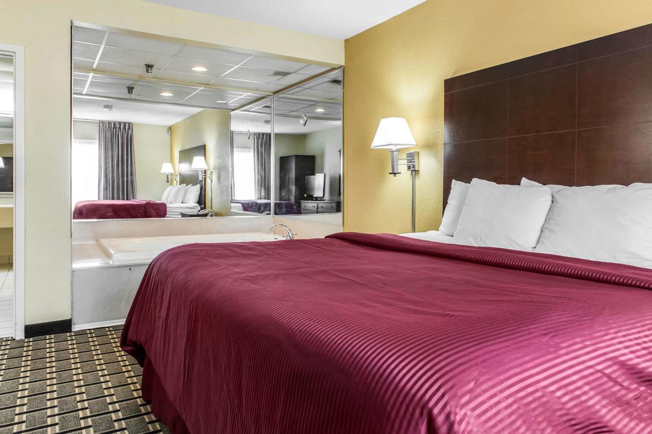 Clarion Inn & Suites Northwest - thumb 15