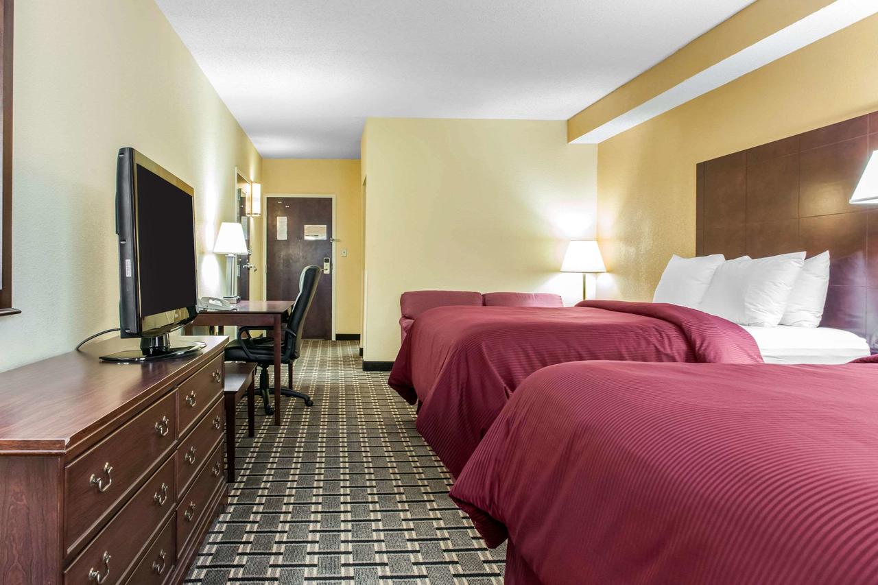 Clarion Inn & Suites Northwest - thumb 6