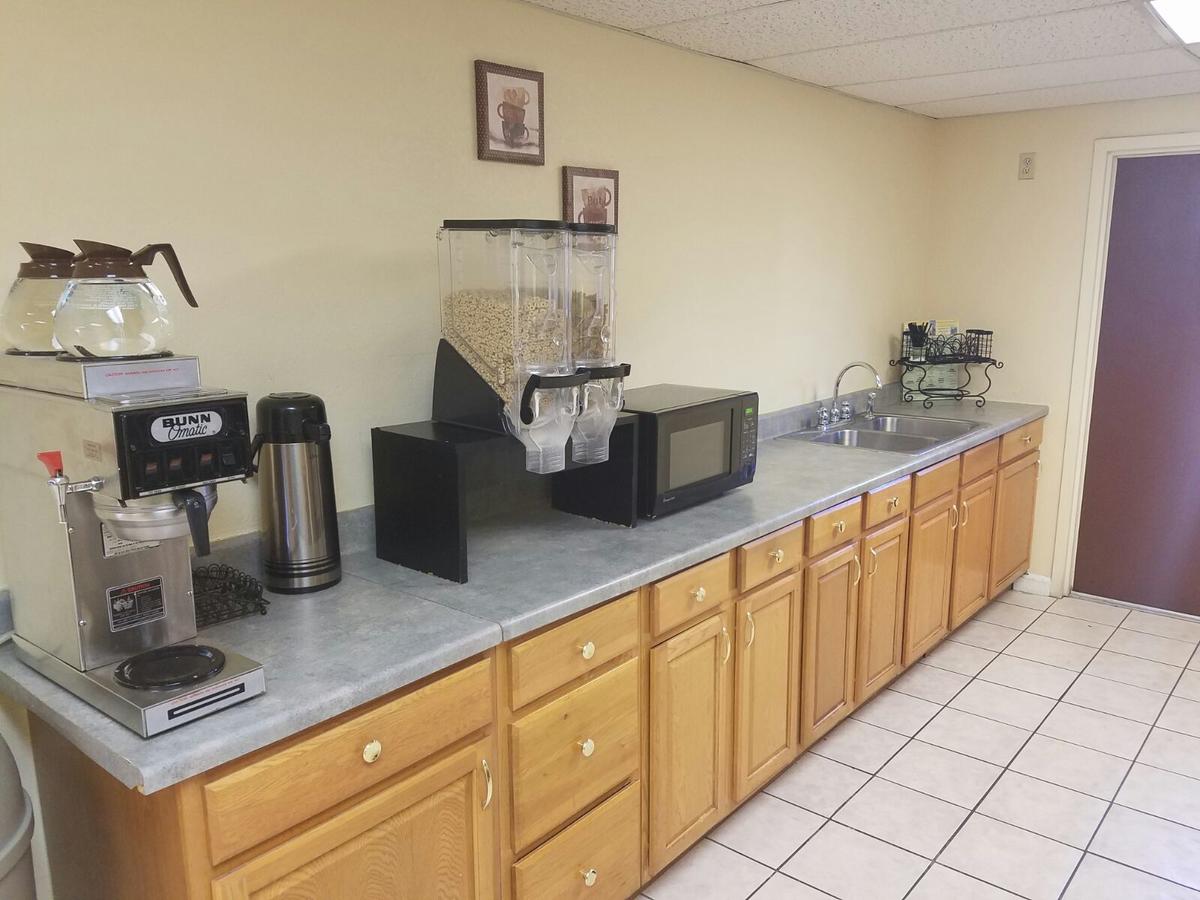 Americas Best Value Inn Evansville East - thumb 7