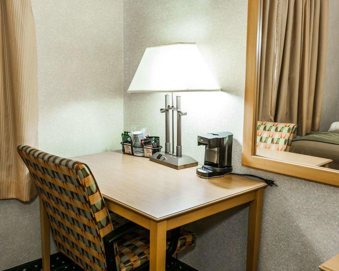 Comfort Inn Near Kokomo Speedway - thumb 16