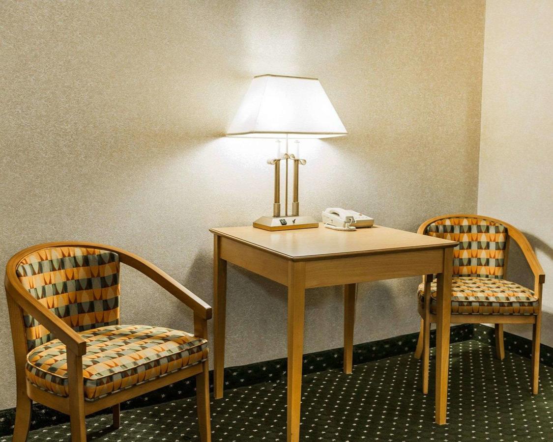 Comfort Inn Near Kokomo Speedway - thumb 6