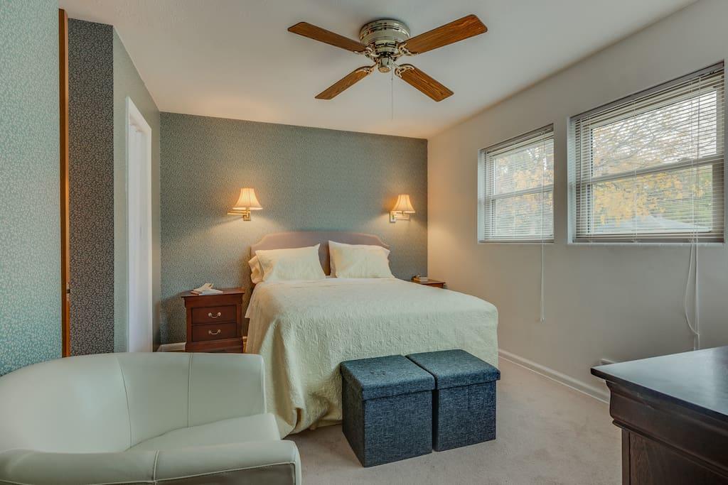 Cute And Comfortable Notre Dame Home(1631) - thumb 5