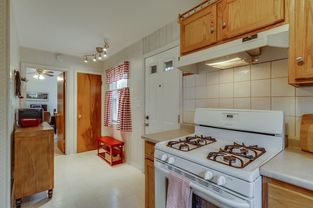 Cute And Comfortable Notre Dame Home(1631) - thumb 20