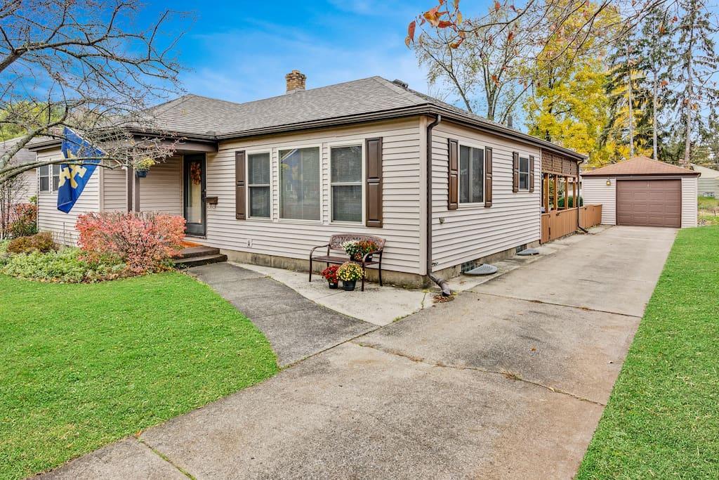 Cute And Comfortable Notre Dame Home(1631) - thumb 8