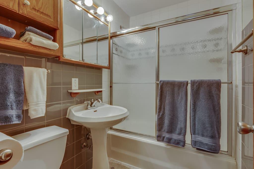 Cute And Comfortable Notre Dame Home(1631) - thumb 4