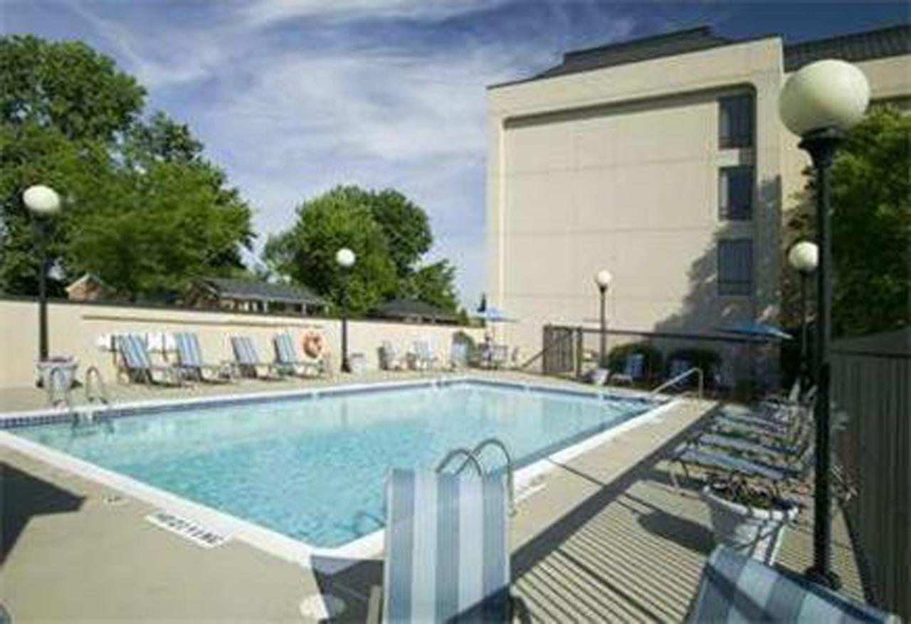Hampton Inn Clarksville - thumb 17
