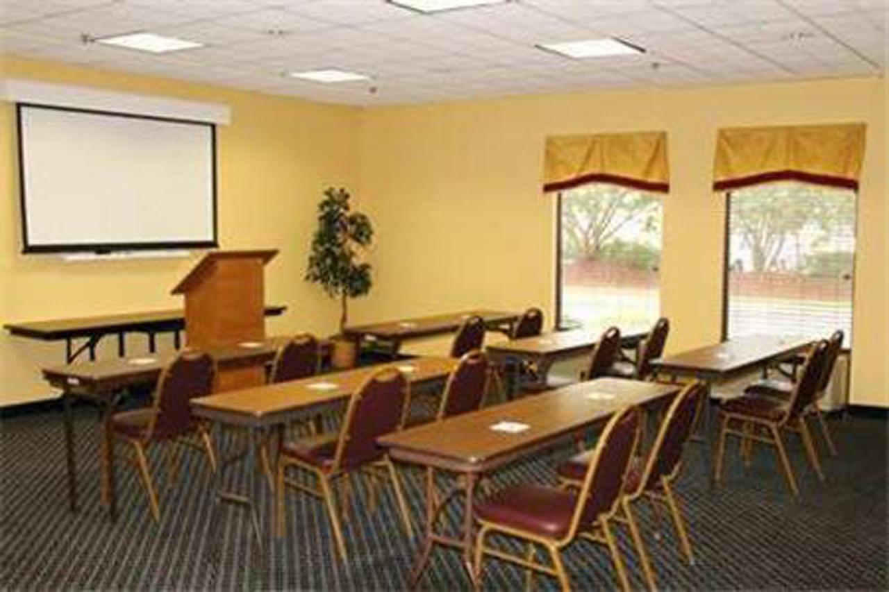 Hampton Inn Clarksville - thumb 20