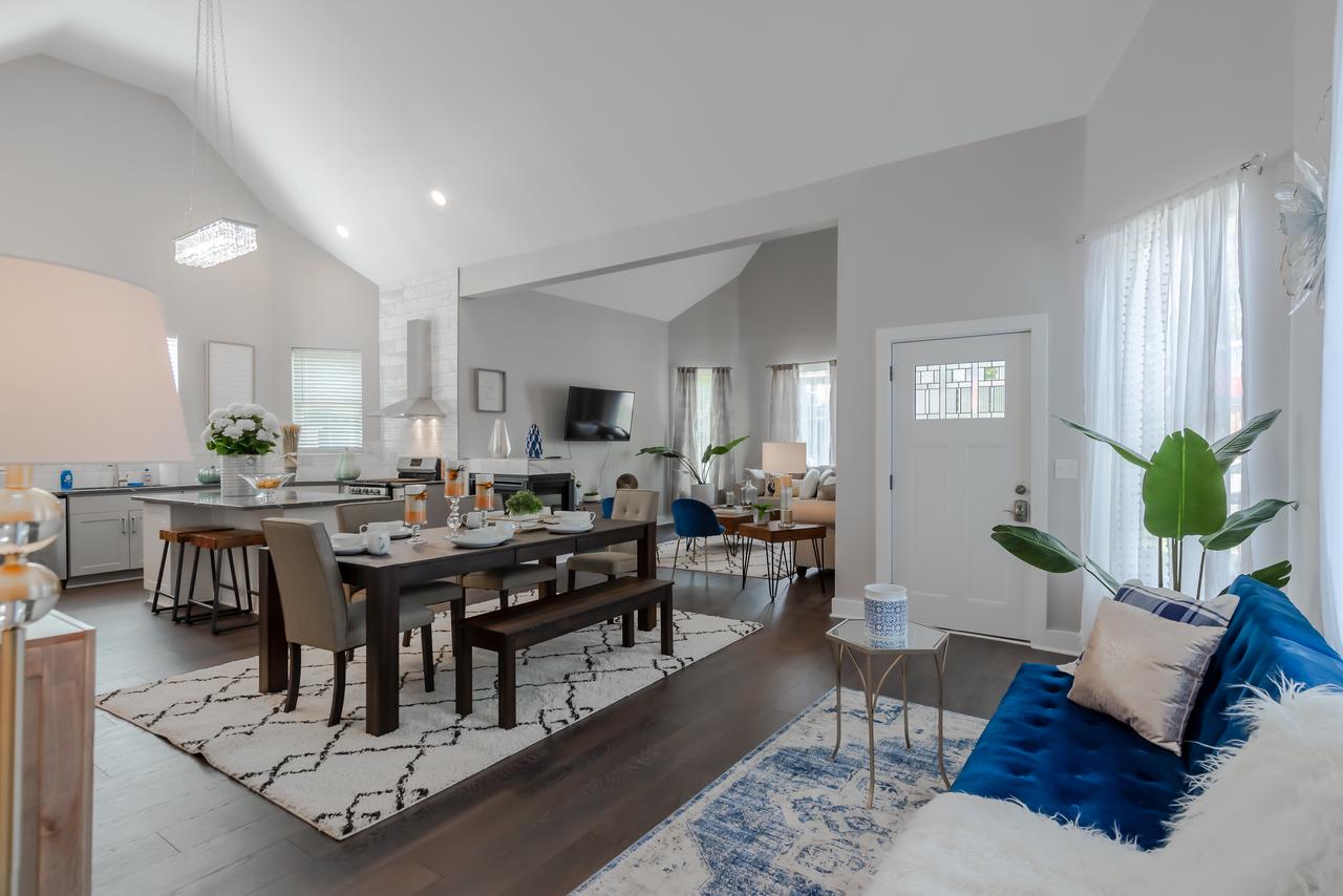 Amazing Indy House Sleeps 15 4 Bd 2.5 Ba - thumb 5