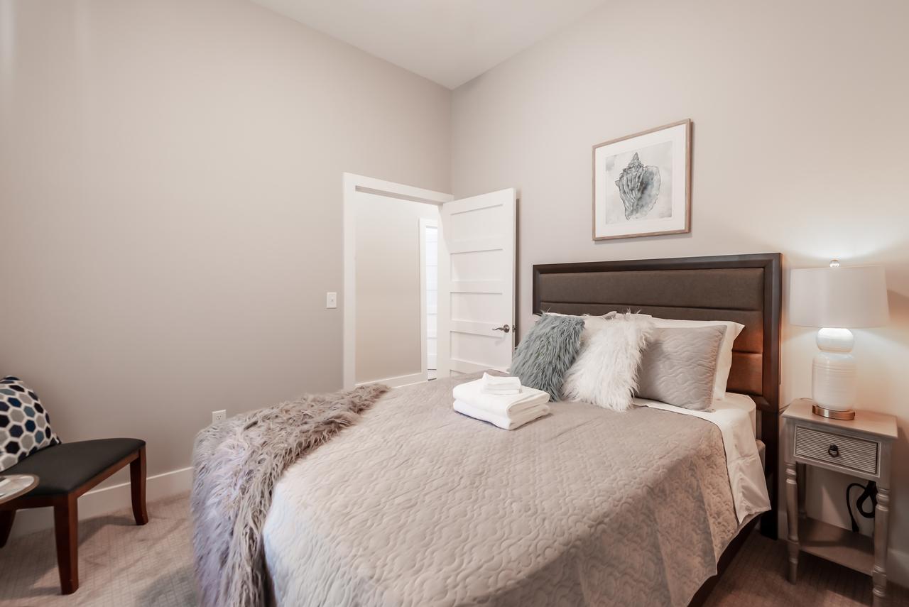 Amazing Indy House Sleeps 15 4 Bd 2.5 Ba - thumb 33