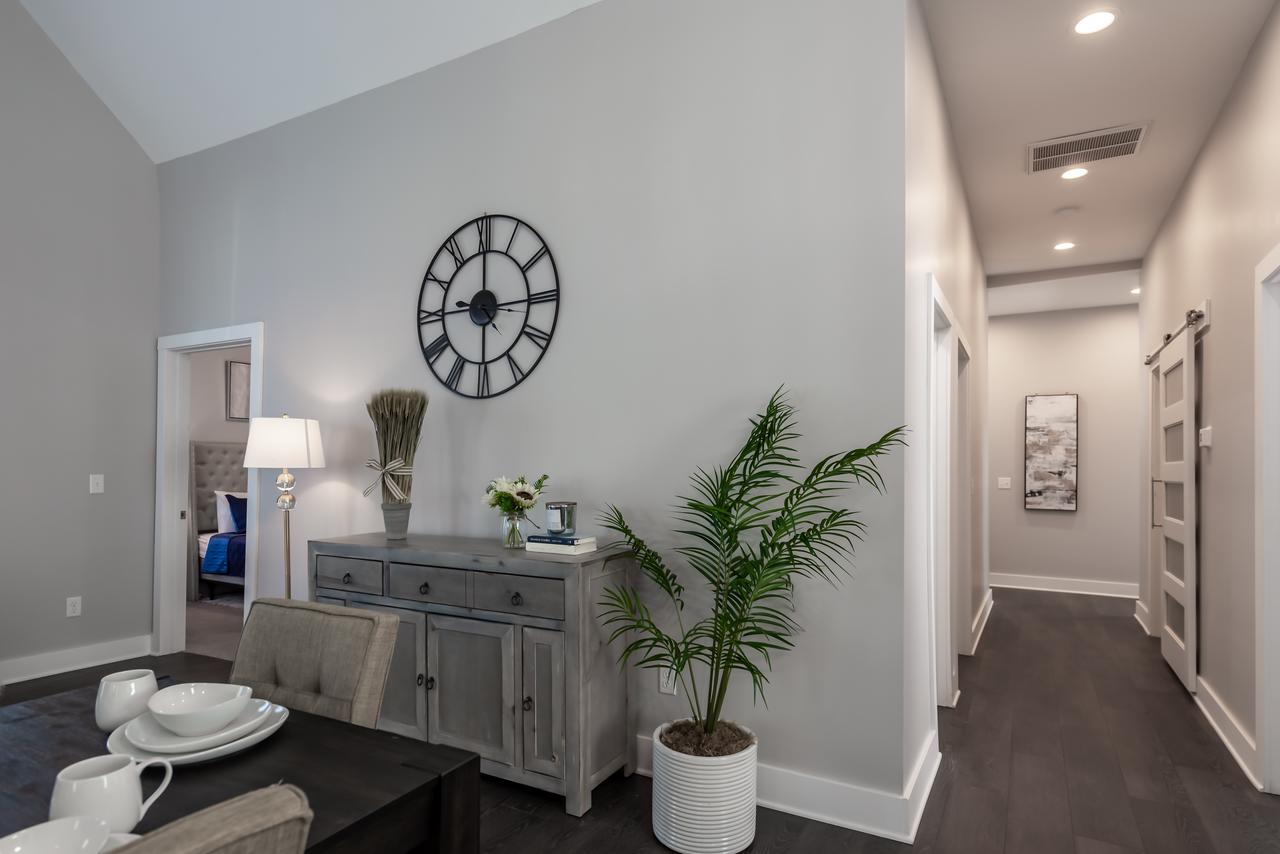 Amazing Indy House Sleeps 15 4 Bd 2.5 Ba - thumb 11