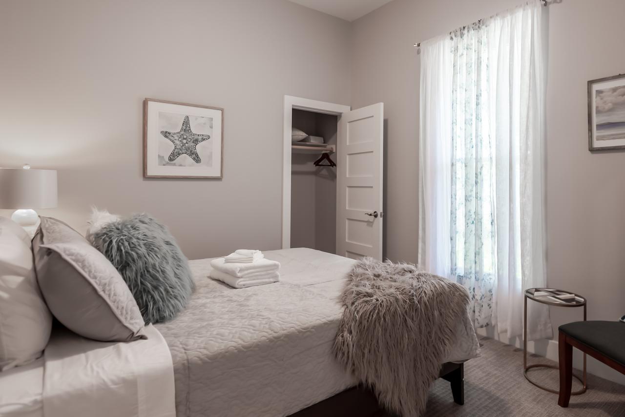 Amazing Indy House Sleeps 15 4 Bd 2.5 Ba - thumb 1
