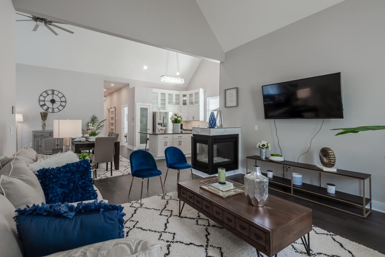 Amazing Indy House Sleeps 15 4 Bd 2.5 Ba - thumb 17
