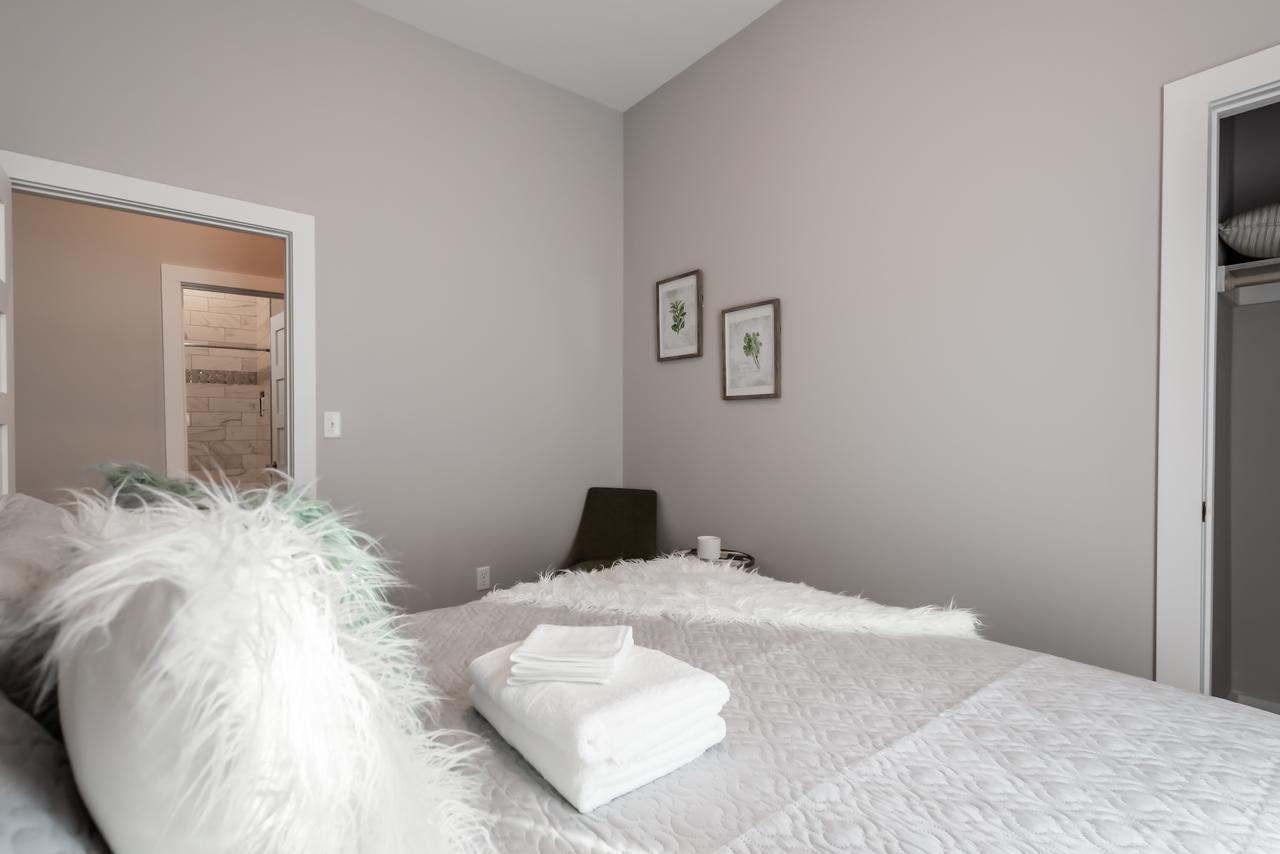 Amazing Indy House Sleeps 15 4 Bd 2.5 Ba - thumb 10