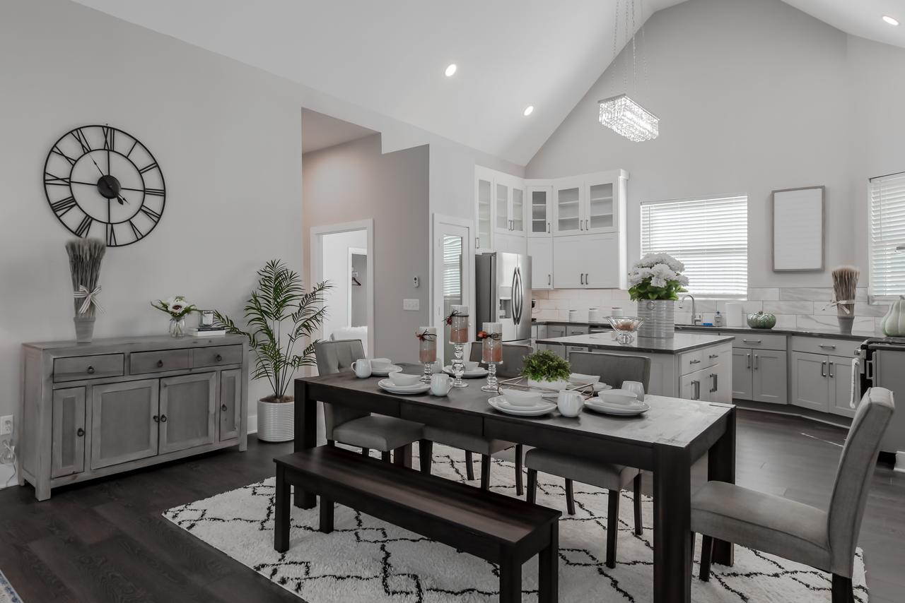 Amazing Indy House Sleeps 15 4 Bd 2.5 Ba - thumb 21