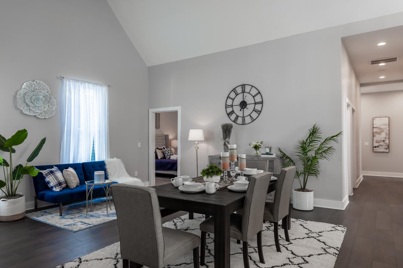Amazing Indy House Sleeps 15 4 Bd 2.5 Ba - thumb 13