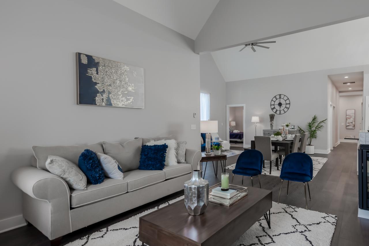 Amazing Indy House Sleeps 15 4 Bd 2.5 Ba - thumb 24