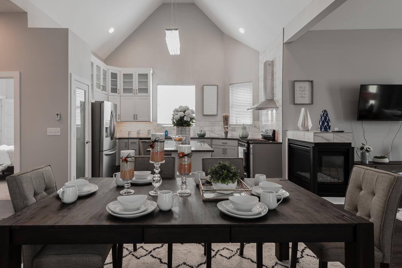 Amazing Indy House Sleeps 15 4 Bd 2.5 Ba - thumb 30