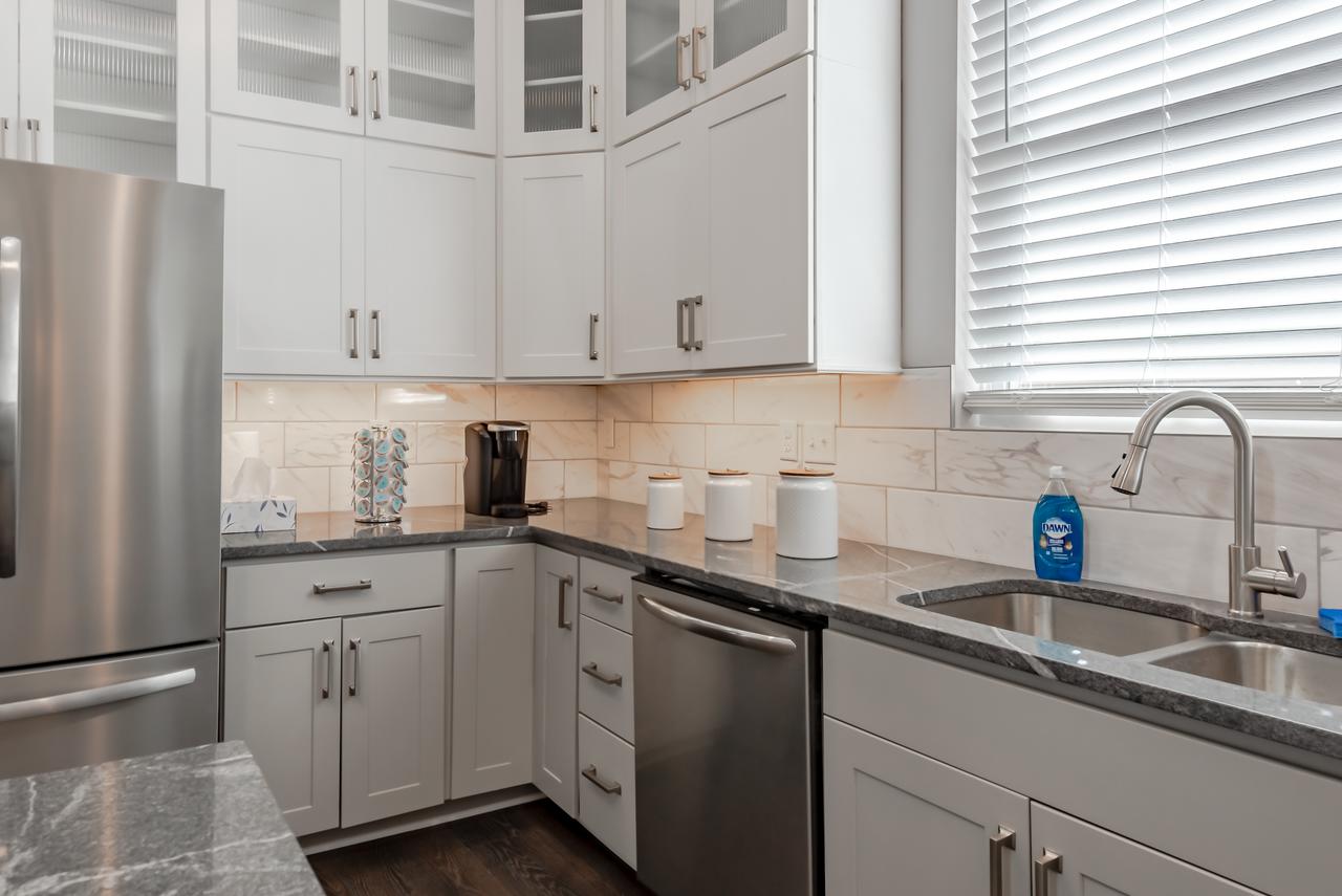 Amazing Indy House Sleeps 15 4 Bd 2.5 Ba - thumb 23
