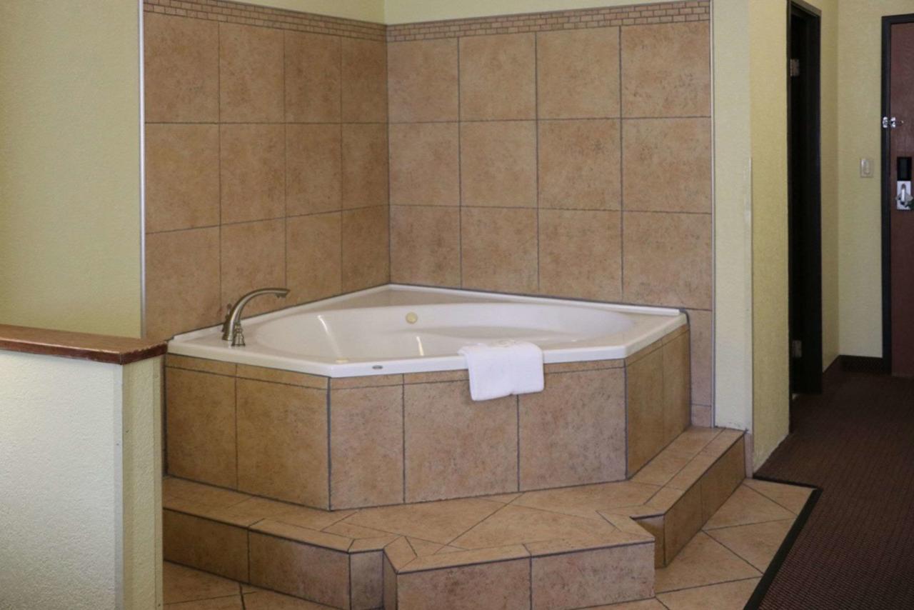 Quality Inn East Evansville - thumb 19