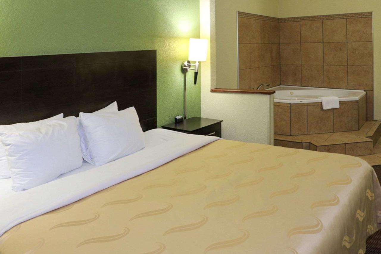Quality Inn East Evansville - thumb 10