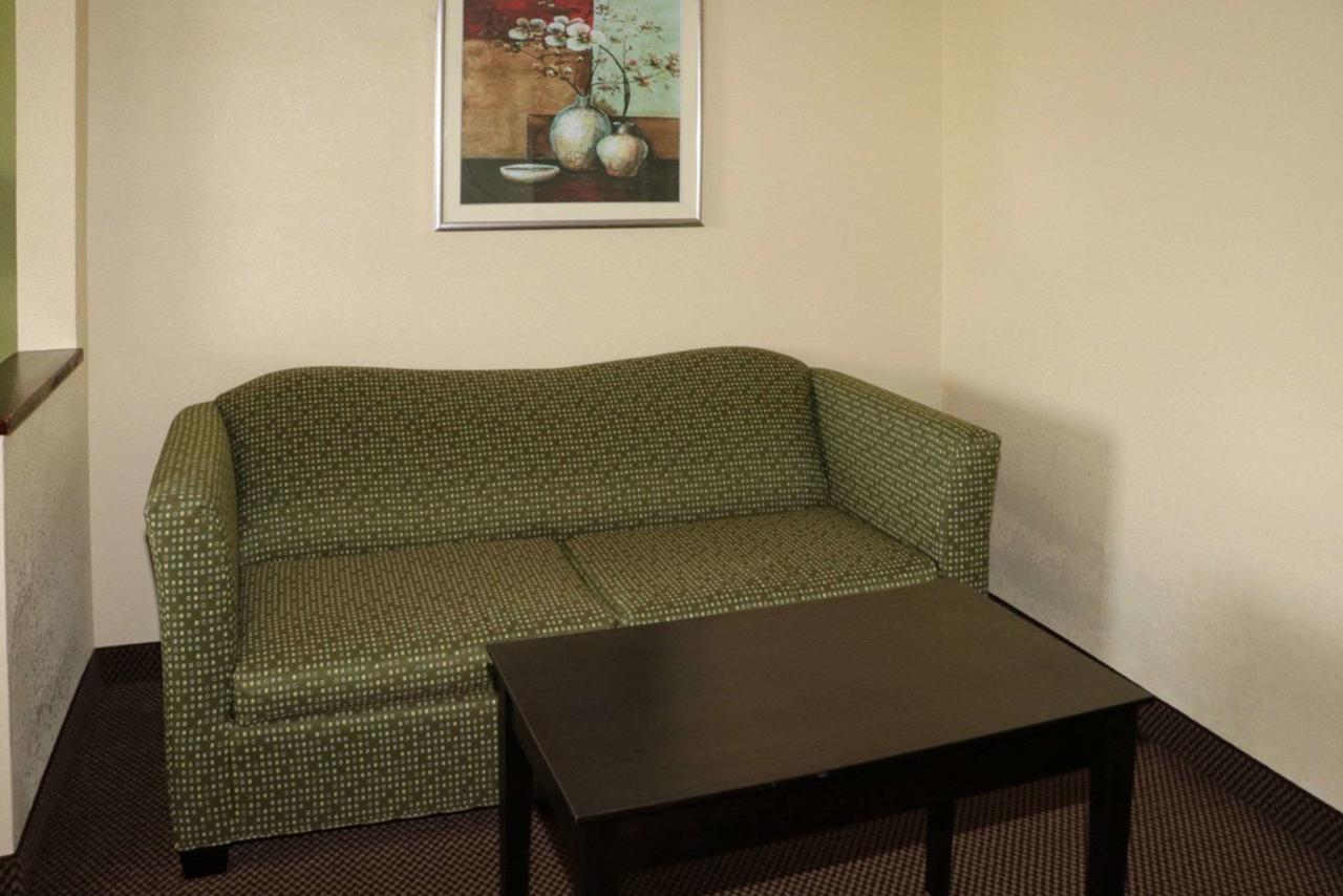Quality Inn East Evansville - thumb 1