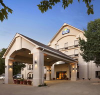 Days Inn  Suites by Wyndham Cedar Rapids - Accommodation Indiana