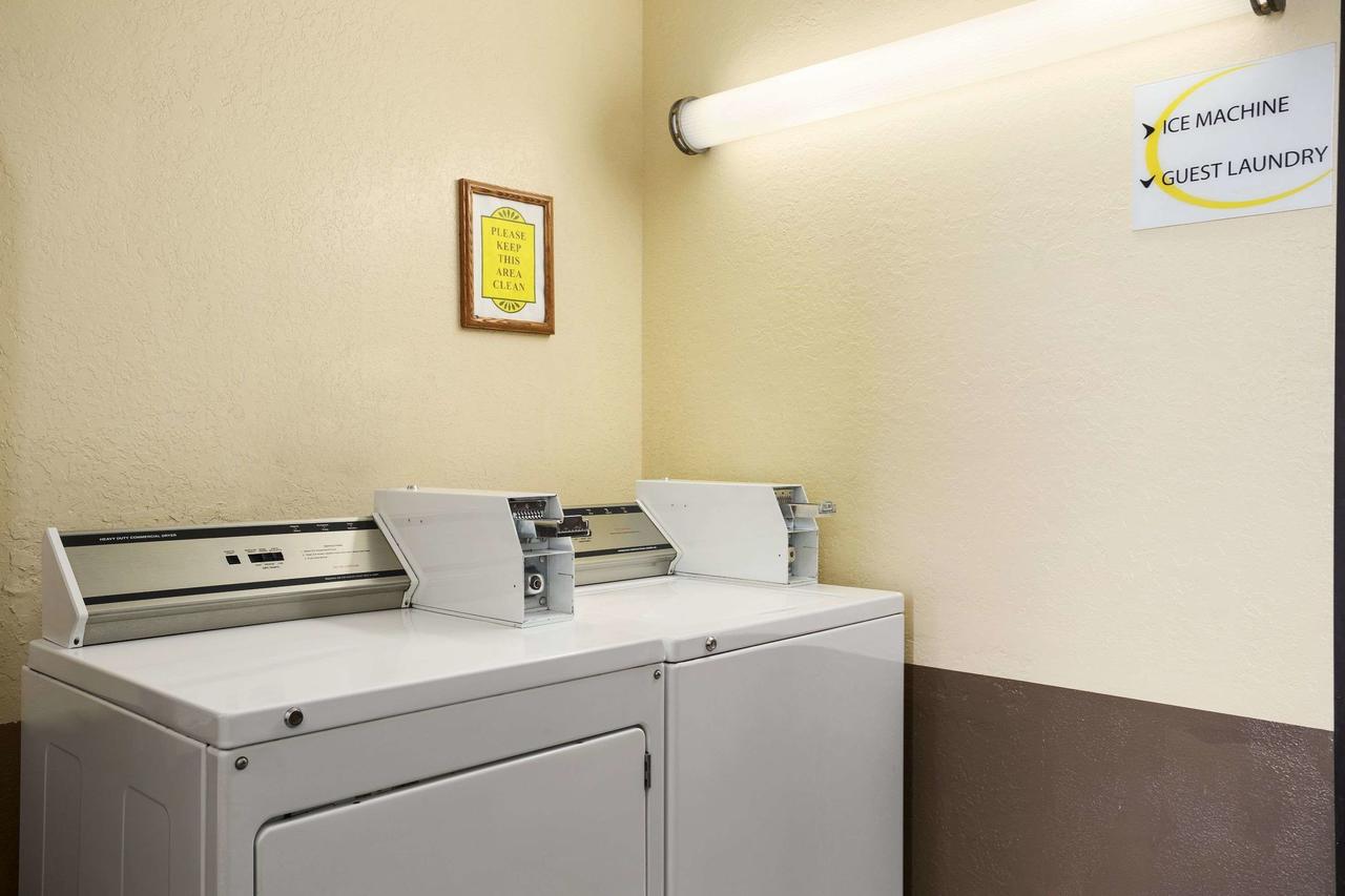 Super 8 By Wyndham Cedar Rapids - thumb 17