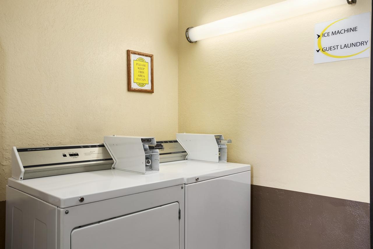 Super 8 By Wyndham Cedar Rapids - thumb 10