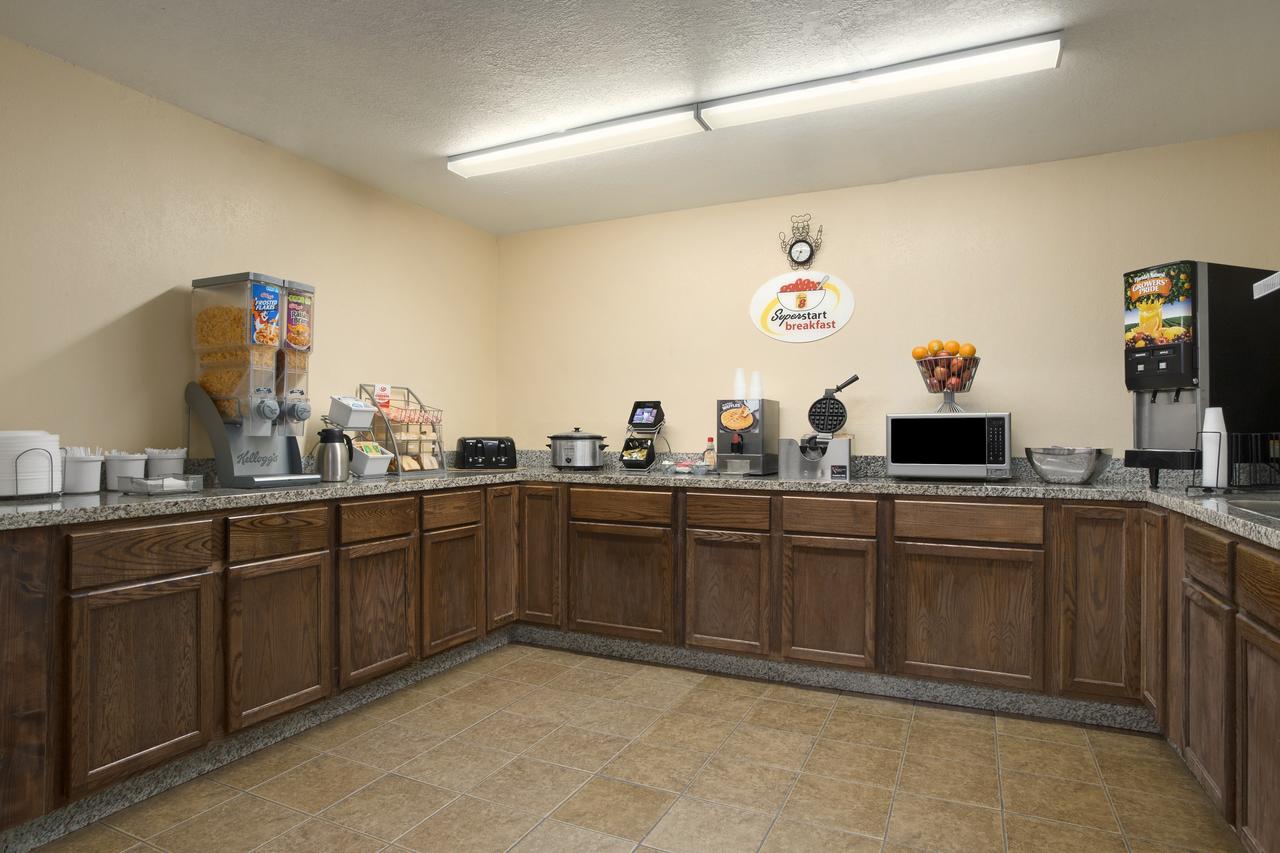 Super 8 By Wyndham Cedar Rapids - thumb 5