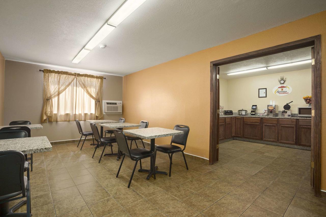 Super 8 By Wyndham Cedar Rapids - thumb 9