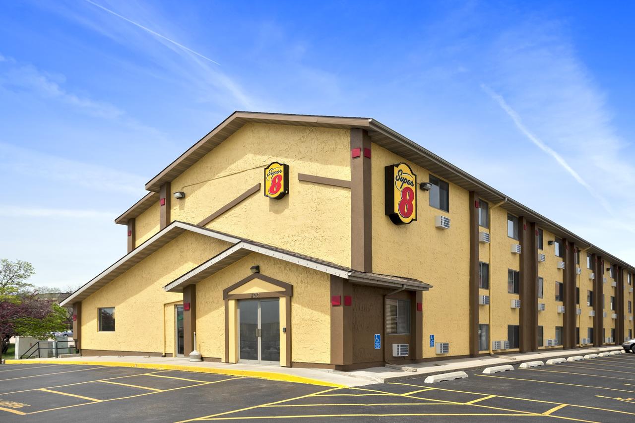 Super 8 By Wyndham Cedar Rapids - thumb 0
