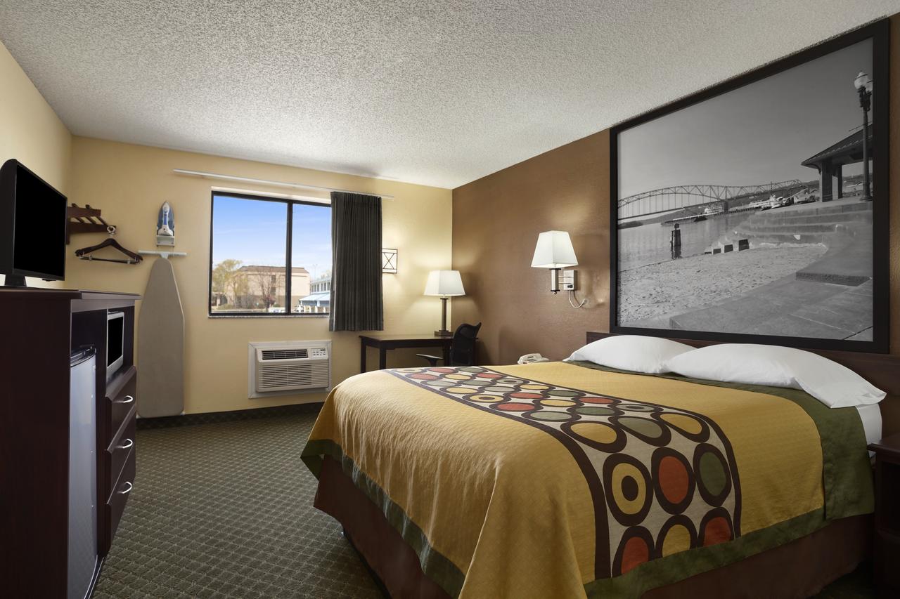 Super 8 By Wyndham Cedar Rapids - thumb 2