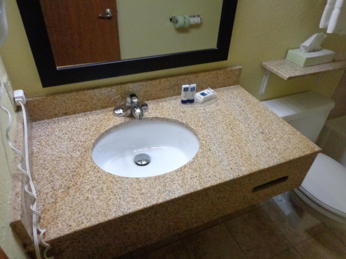 AmericInn By Wyndham Council Bluffs - thumb 10