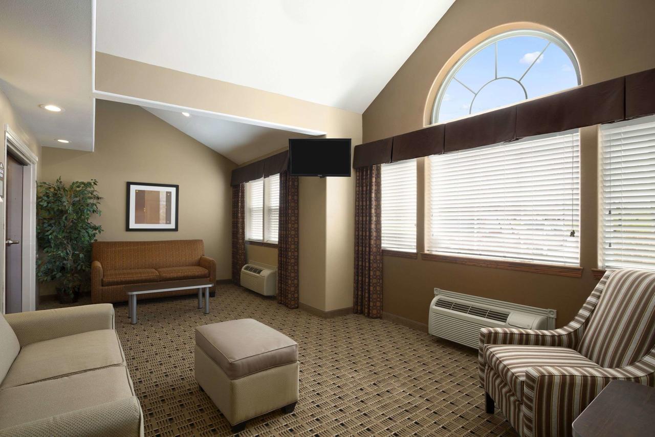 Microtel By Wyndham Cedar Rapids/Marion - thumb 37