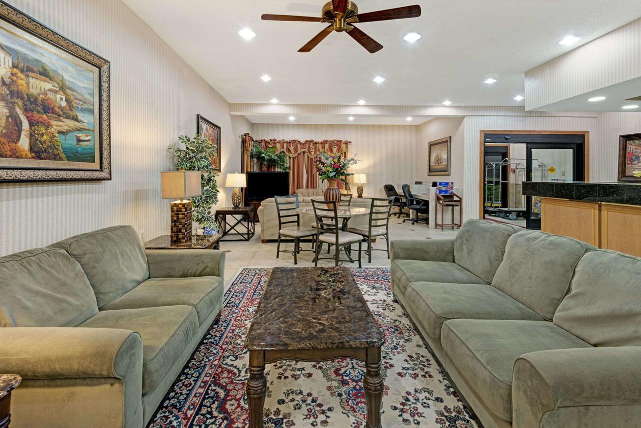 Baymont By Wyndham Lawrence - thumb 13