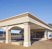 Days Inn by Wyndham Salina South - Accommodation Indiana