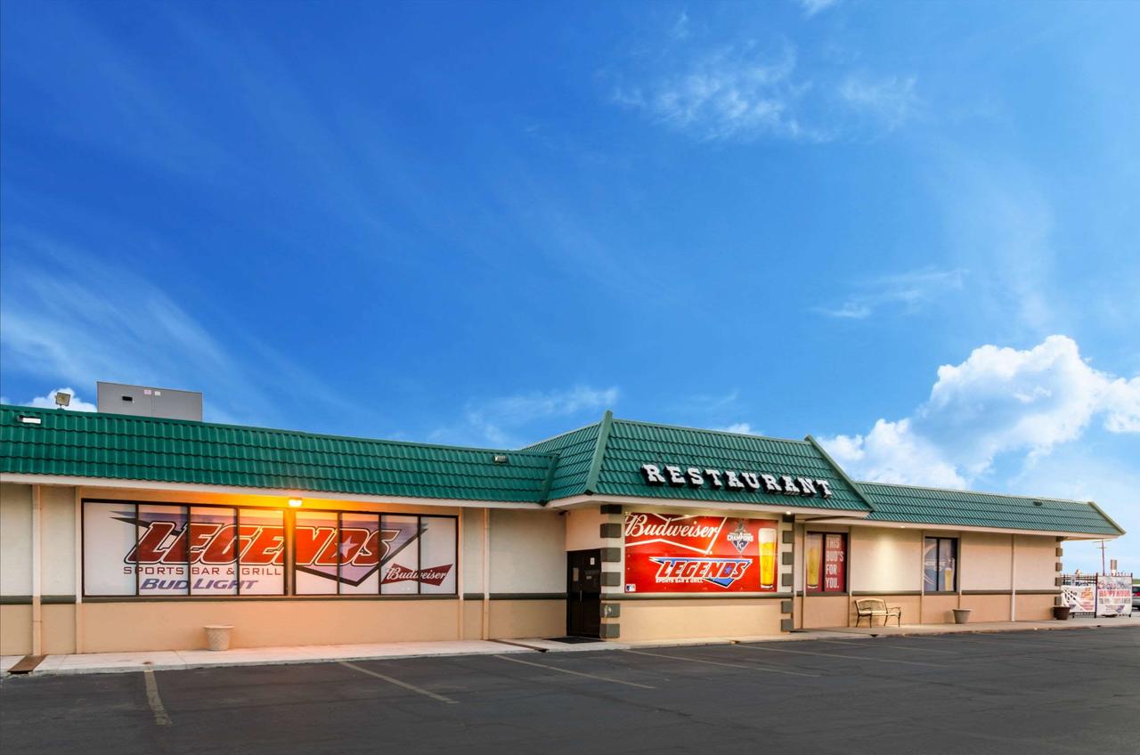 Quality Inn & Suites Salina - thumb 27