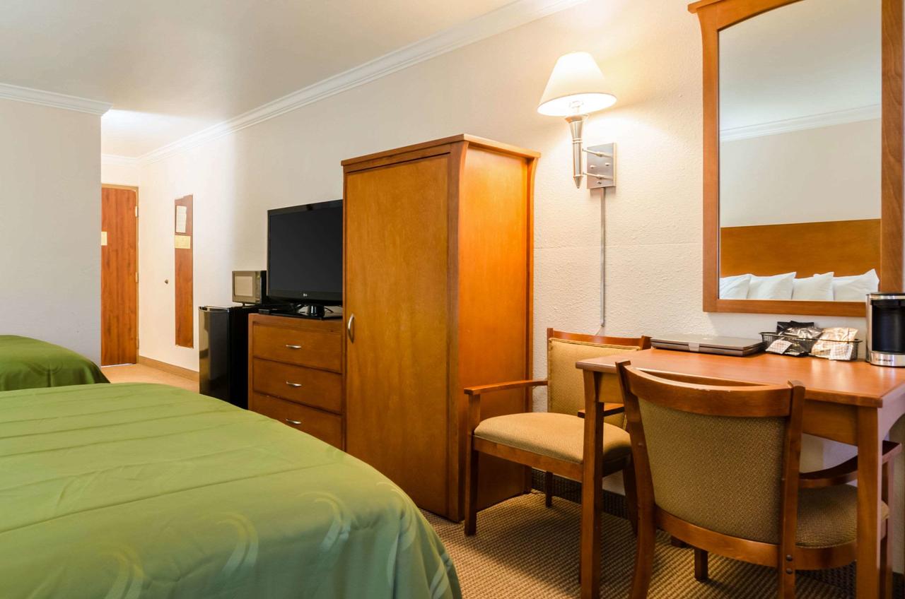 Quality Inn & Suites Salina - thumb 1